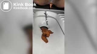 Indian women shitting - video 4