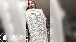 Hot girl shitting - video 47