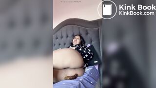Latina shits on her side