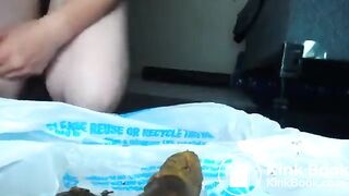 Hot girl shitting - video 44