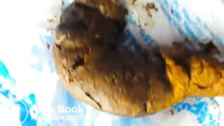 Hot girl shitting - video 44