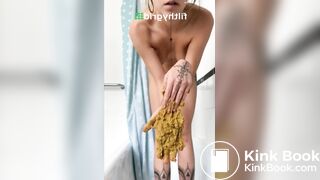 One of my favorite scat girl shitting on her hand