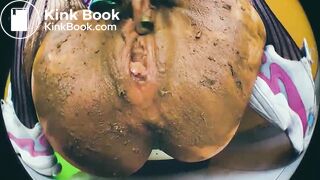 Betty smearing and squirting