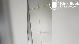 MUJER HACE CACA EN COPPEL