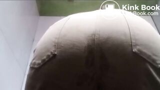 Lady makes a total mess in pants