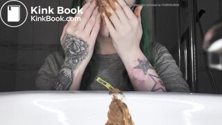 Fat ass shit in sink and spread