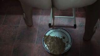 Latina shitting diarrhea on plate