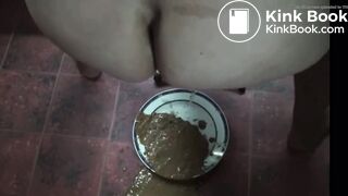 Latina shitting diarrhea on plate