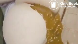fat ass shitting diarrhea