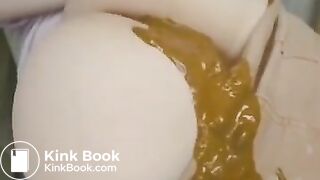 fat ass shitting diarrhea
