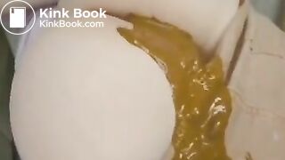 fat ass shitting diarrhea