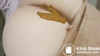 fat ass shitting diarrhea