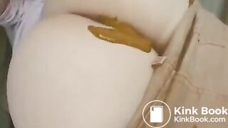 fat ass shitting diarrhea