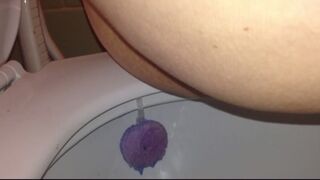 Big Booty Lightskin making a big mess in the toilet