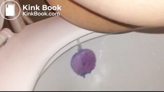 Big Booty Lightskin making a big mess in the toilet