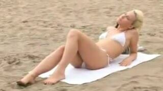 Hot girl shits at the beach