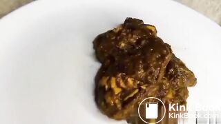 Amateur latina girl eating the shit