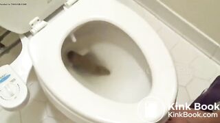 Big poo stuck in toilet clogging..