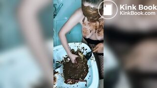 Cute Girl exteme scat eating