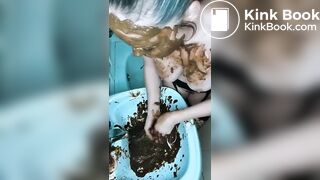 Cute Girl exteme scat eating