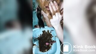 Cute Girl exteme scat eating