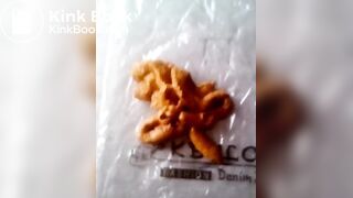 Adolescente cagando muito na cama