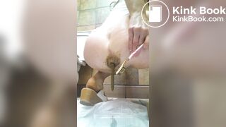 Coroa gostosa caga na escova de dente