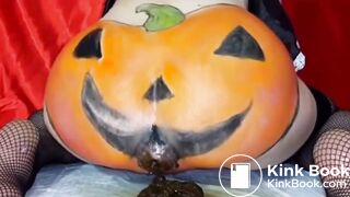 PERFECT PUMPKIN PAINTED ASS POOPING