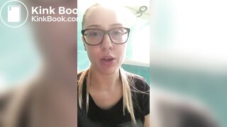 A garota estava desesperada pra cagar