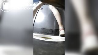 spy camera asian girl pee and shit.video_241
