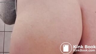 Ela estava apertada e sujou a calcinha