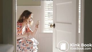 Emilia Clarke poops scene (“realistic” audio edit)