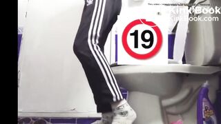 Hot korean girl pooping