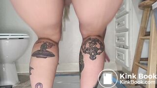 Shitting girl - video 13