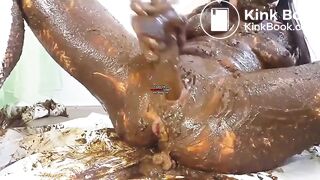 Stuffing pussy with scat