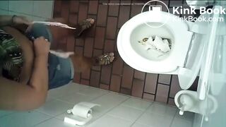 Voyeur - blonde milf diarrhea