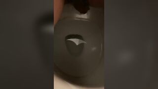 妻のうんちでタイのといれです