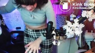 Streamer shits herself in stream