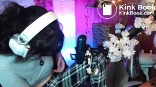 Streamer shits herself in stream