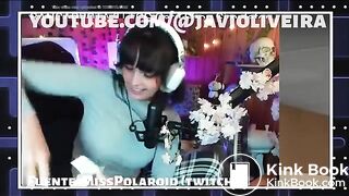 Spanish streamer shits live on Twitch