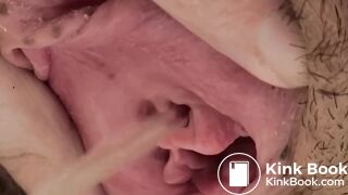 Girl takes out her shit with her urine