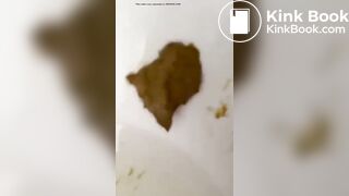 girl spreads her ass fort a nice shit