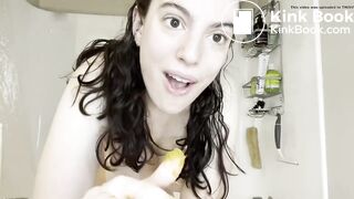 THICK BBW SHITS IN HER HANDS