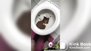 Girl takes big shit - video 5