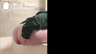 Gassy Tub Shit and Piss