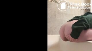 Gassy Tub Shit and Piss