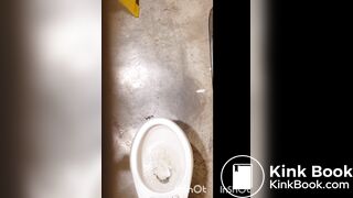 Myeish shitting without panties on