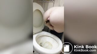Girl pooping - video 672