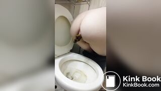 Girl pooping - video 672