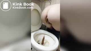 Girl pooping - video 672